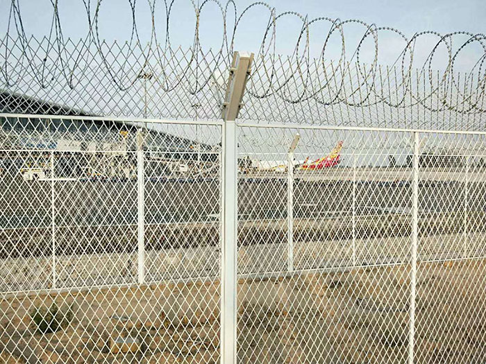 機(jī)場(chǎng)編織防護(hù)隔離圍界圖片2