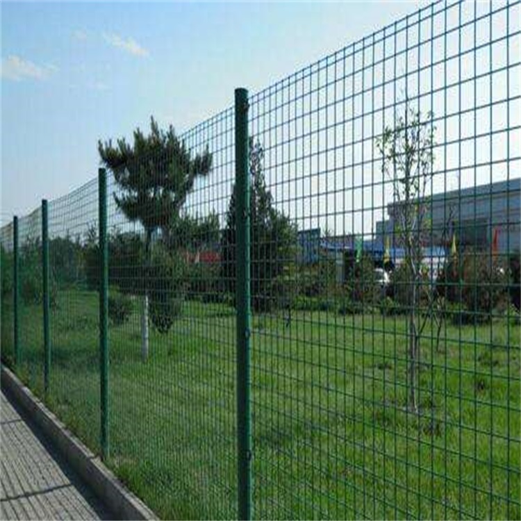 上海金屬網(wǎng)墻隔離柵的用途圖片2