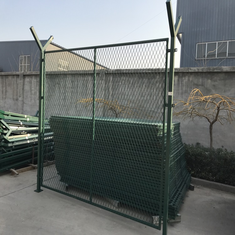 鋼板網(wǎng)護(hù)欄圖片2