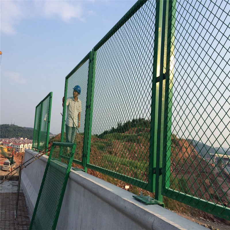 上海鋼板網(wǎng)護欄圖片2