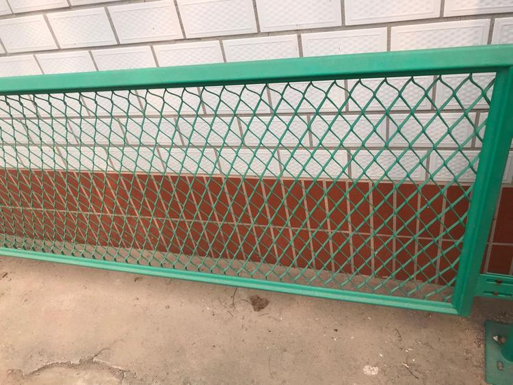 上海鋼板網(wǎng)護欄圖片4