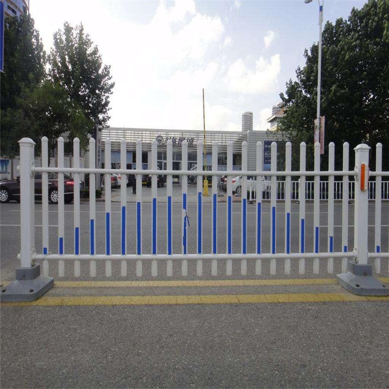 道路防撞護(hù)欄圖片1