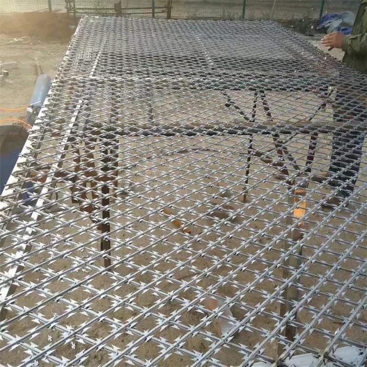 上海刺鐵絲隔離柵