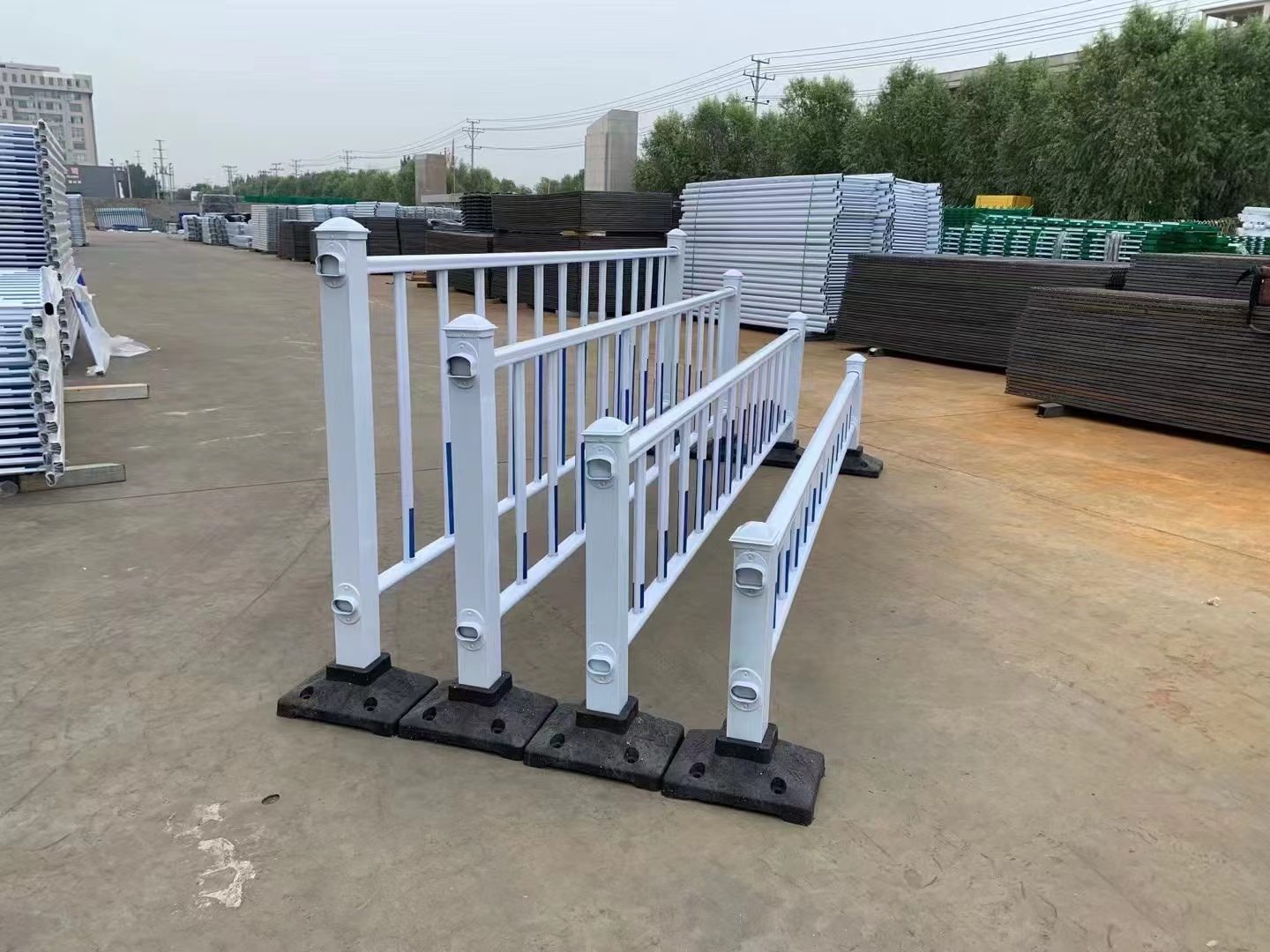 上海市政道路護(hù)欄圖片2