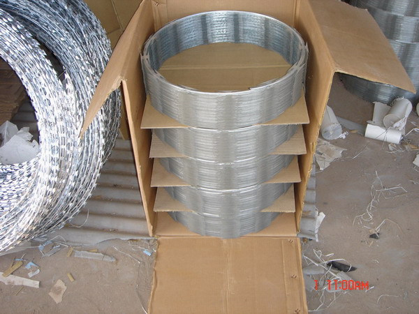 304防爬刺刀圈隔離網(wǎng)