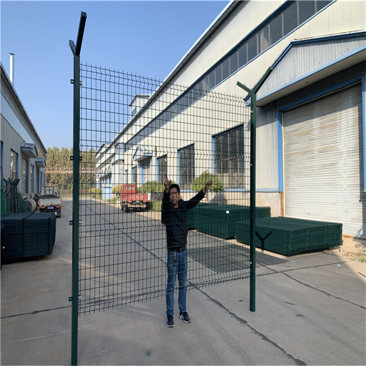 上海機(jī)場飛行區(qū)鋼筋網(wǎng)圍界圖片2