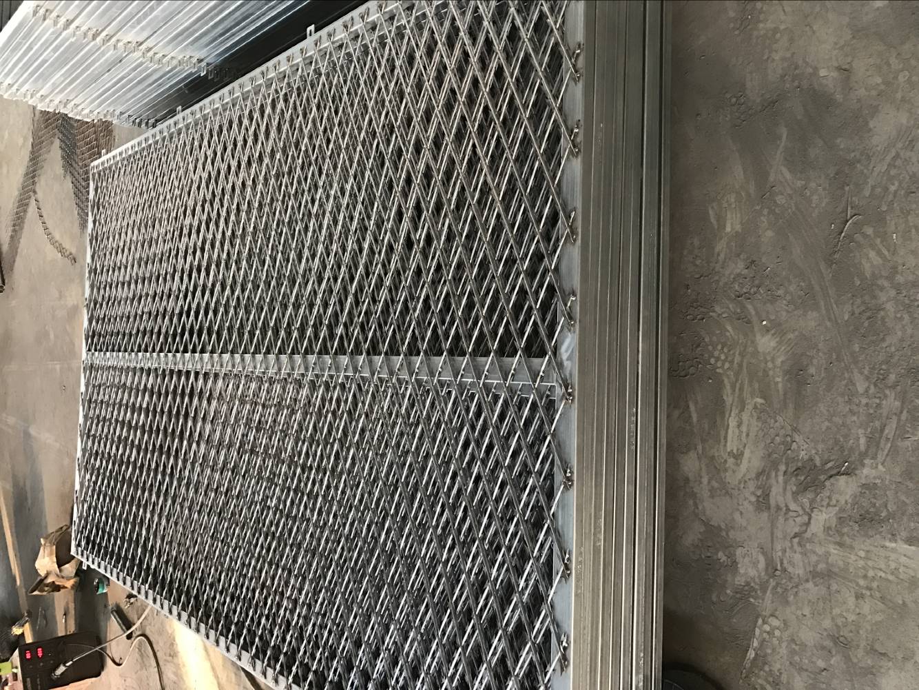 上海 菱形孔刀片刺網圖片2