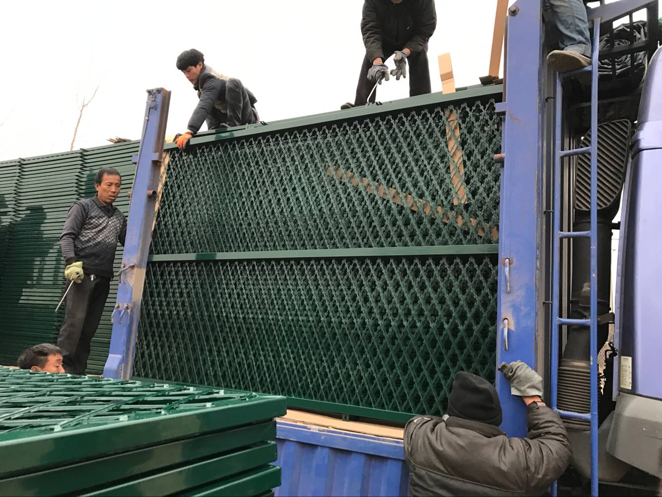 上海 菱形孔刀片刺網圖片4