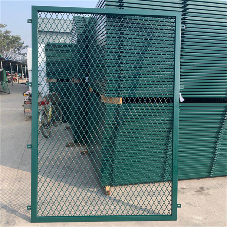 上海海關保稅區物理金屬菱形孔圍欄網圖片3