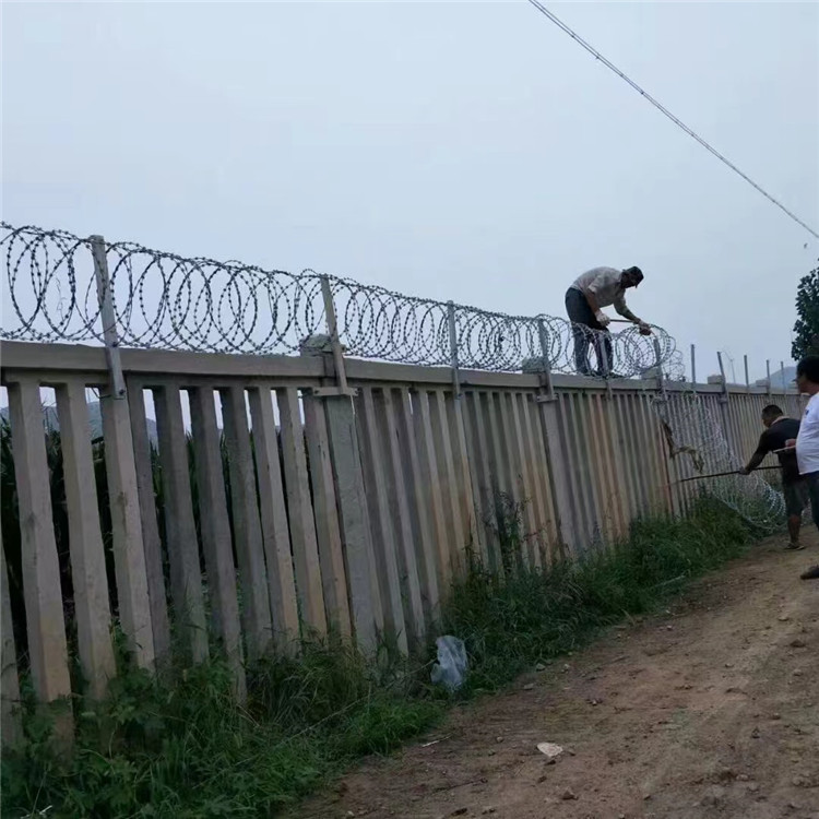 上海鐵路蛇腹型鍍鋅刀片刺絲滾籠圖片4