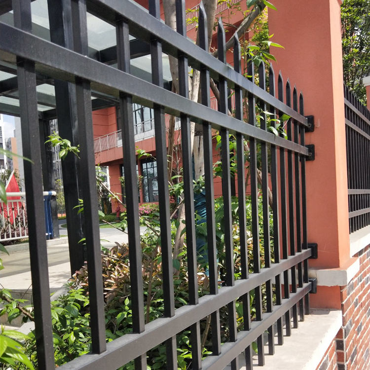 上海住宅小區(qū)鋅鋼護(hù)欄圖片3