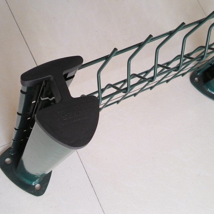 桃型柱三角折彎護欄網